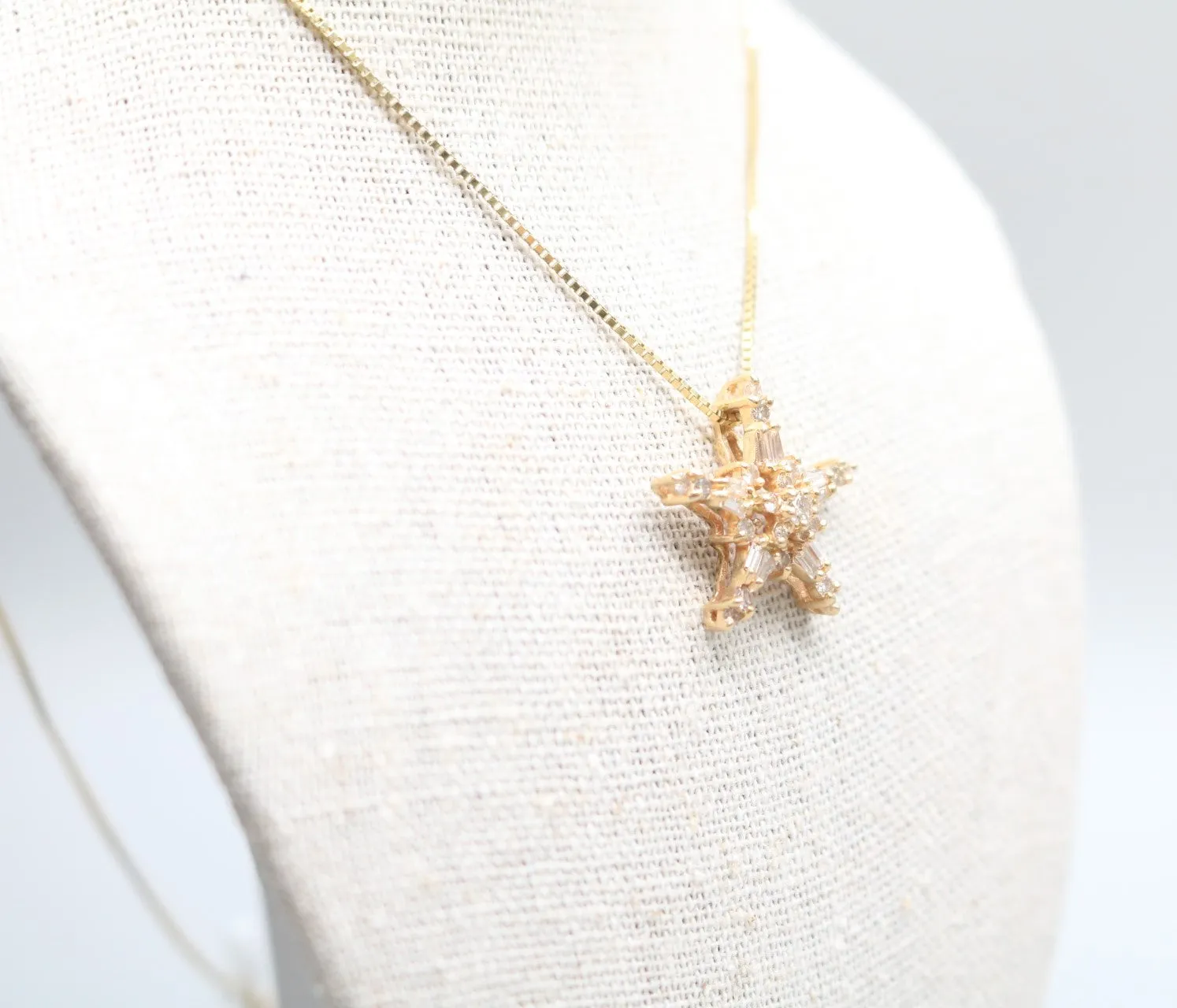 14K Yellow Gold Box Style Chain with Diamond Star Charm (0.35 CTW)
