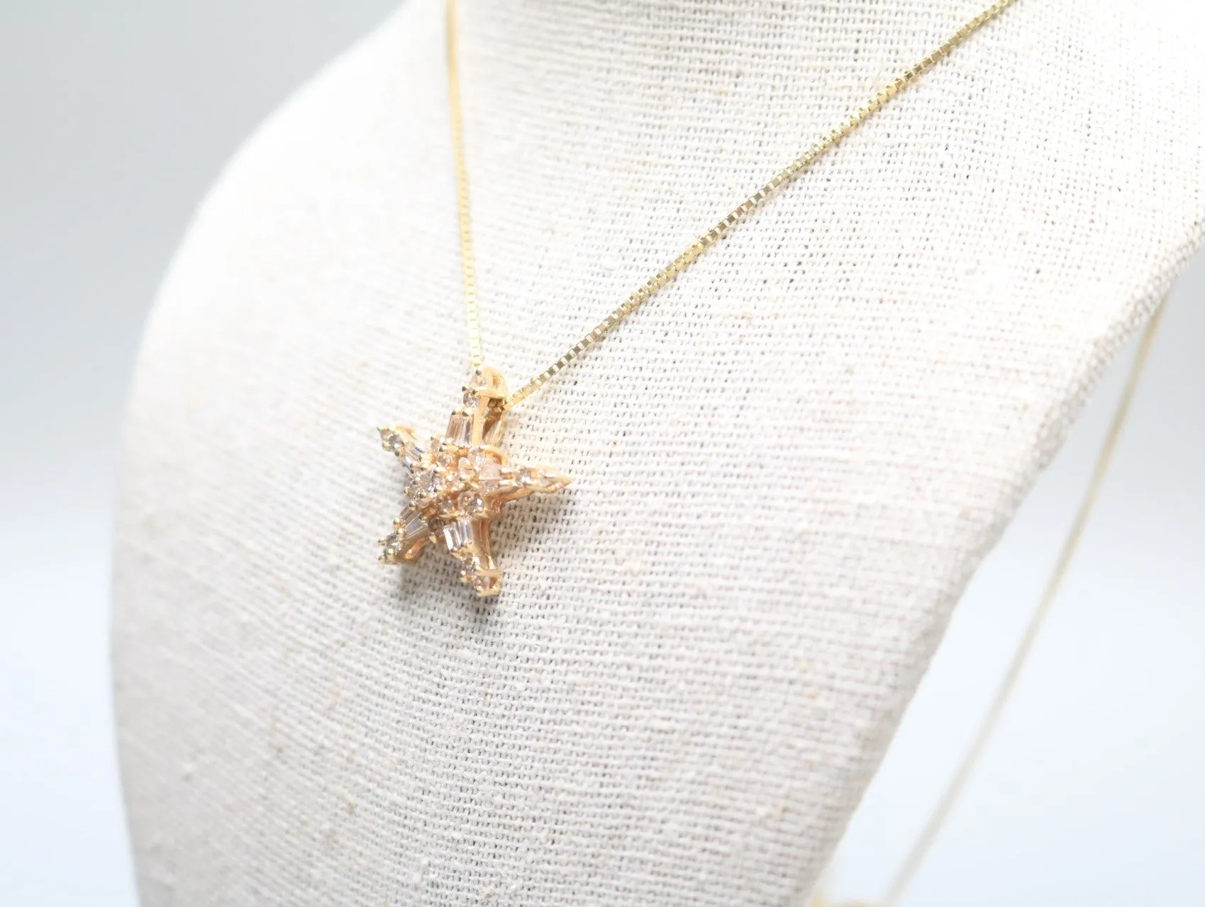 14K Yellow Gold Box Style Chain with Diamond Star Charm (0.35 CTW)