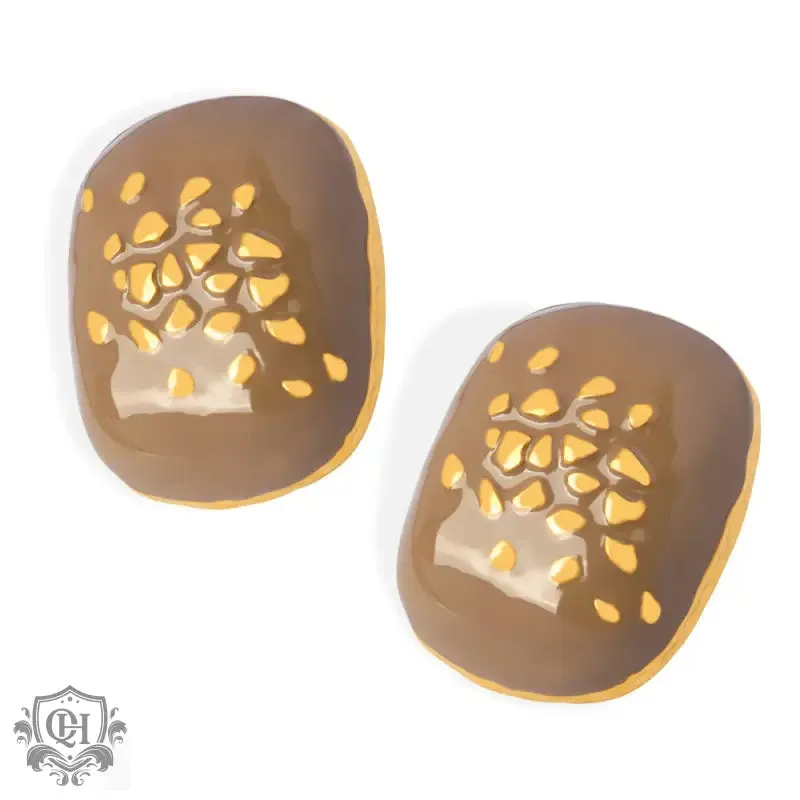 18K gold simple and elegant square design earrings