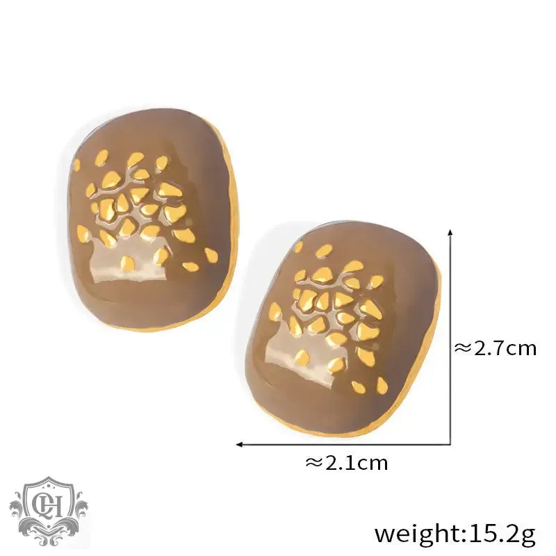 18K gold simple and elegant square design earrings