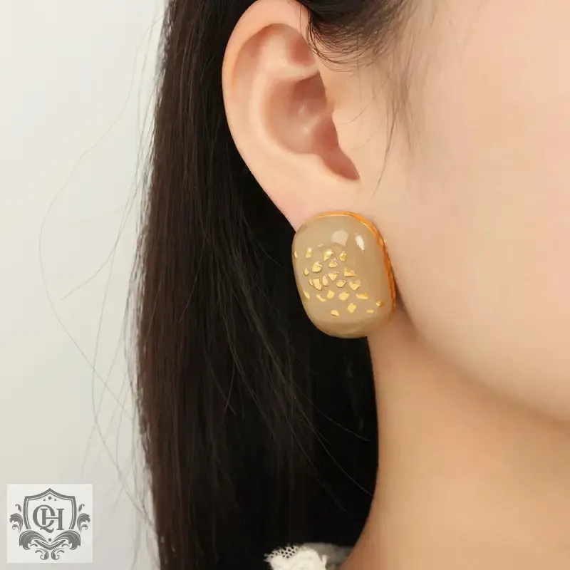 18K gold simple and elegant square design earrings