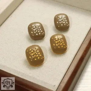18K gold simple and elegant square design earrings