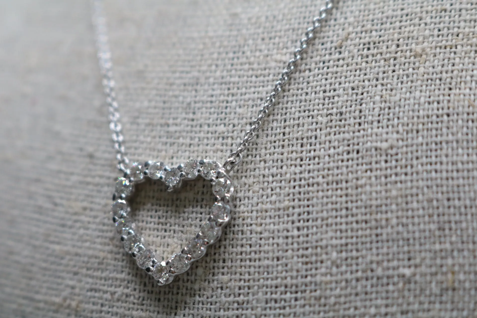 18K White Gold Necklace W/ Diamond Heart Charm (0.80 CTW) (Length 18") Local Pick-Up Only