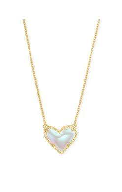 ARI HEART SHORT PENDANT NECKLACE