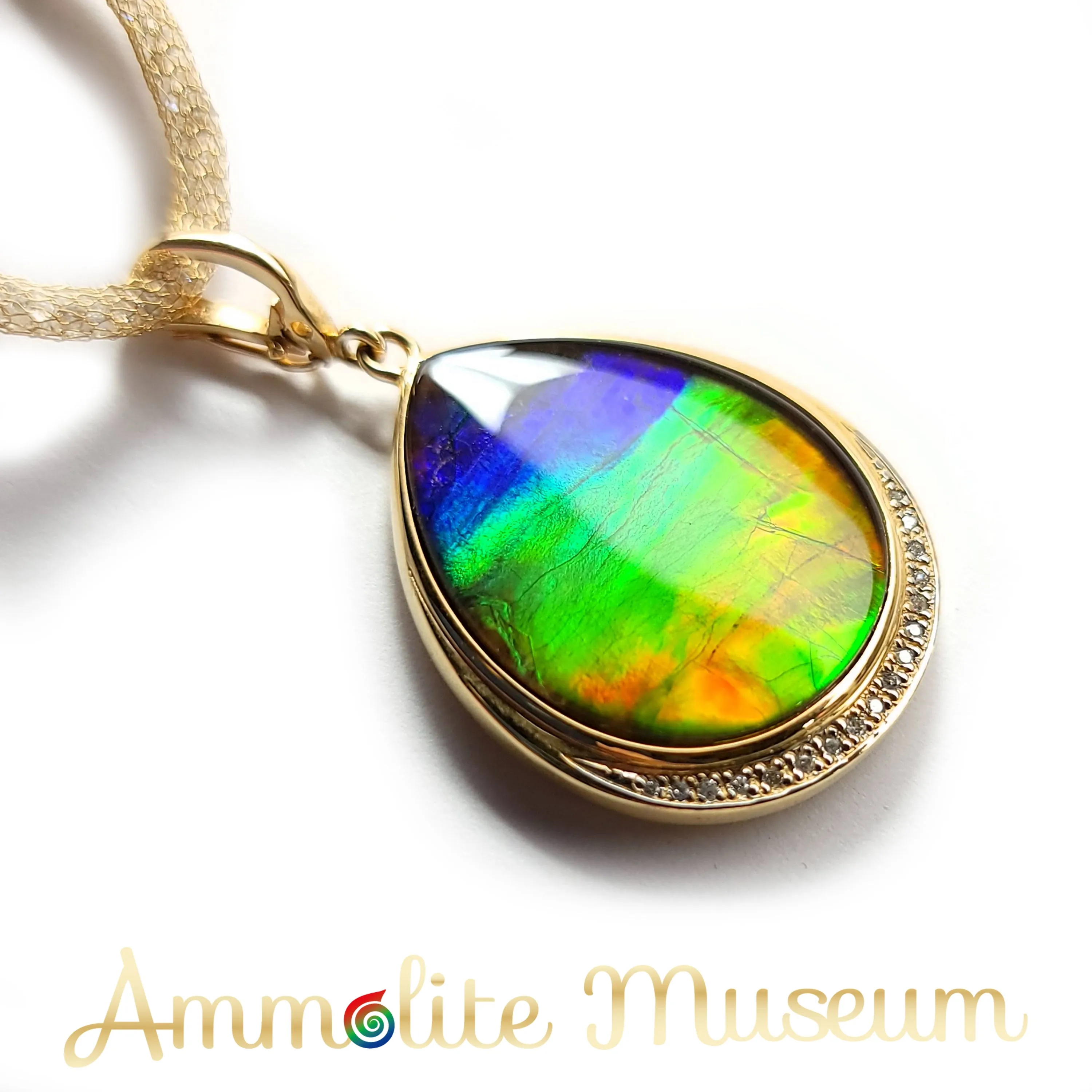 AURORA 14K Gold Classic Pear-shaped Ammolite Pendant