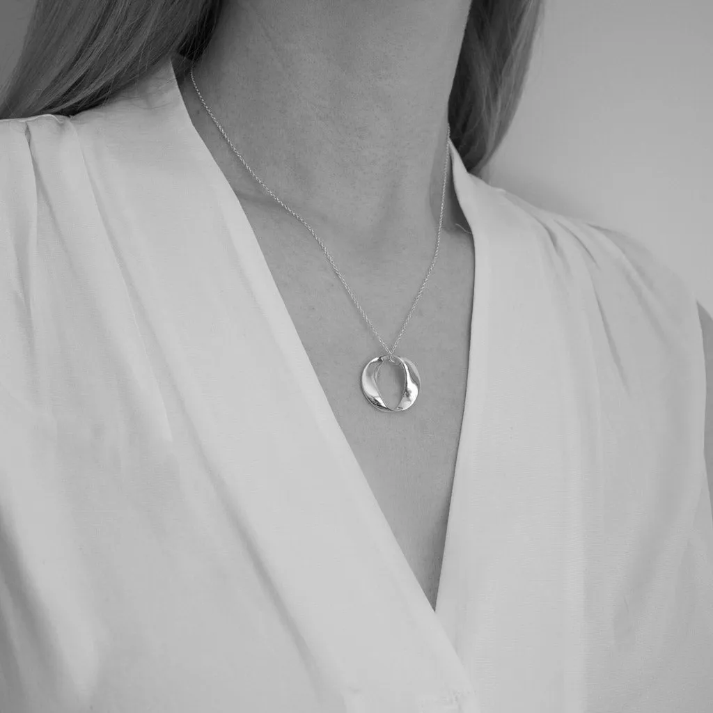 Colette Round Wavy Pendant Necklace