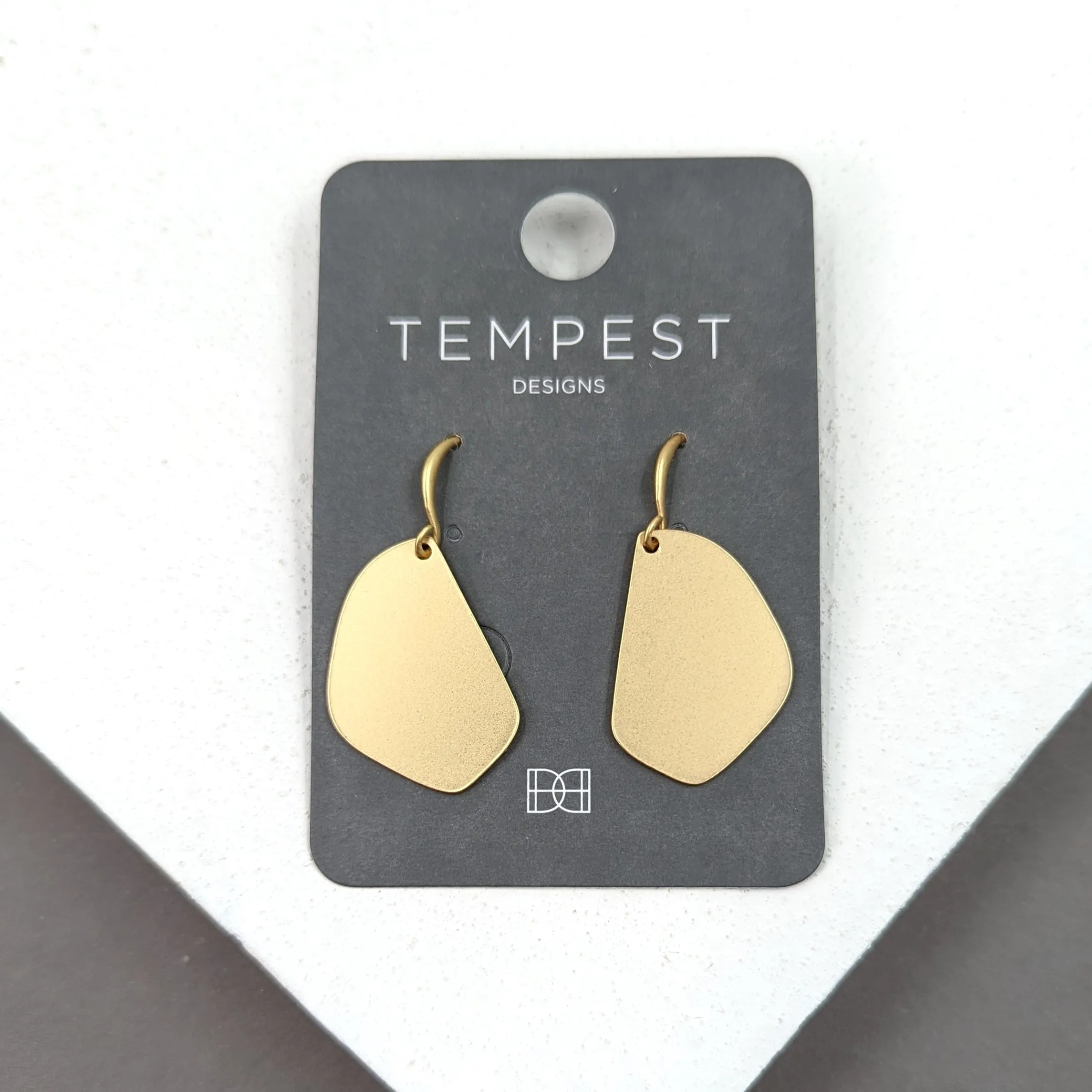 Contemporary shape simple earrings
