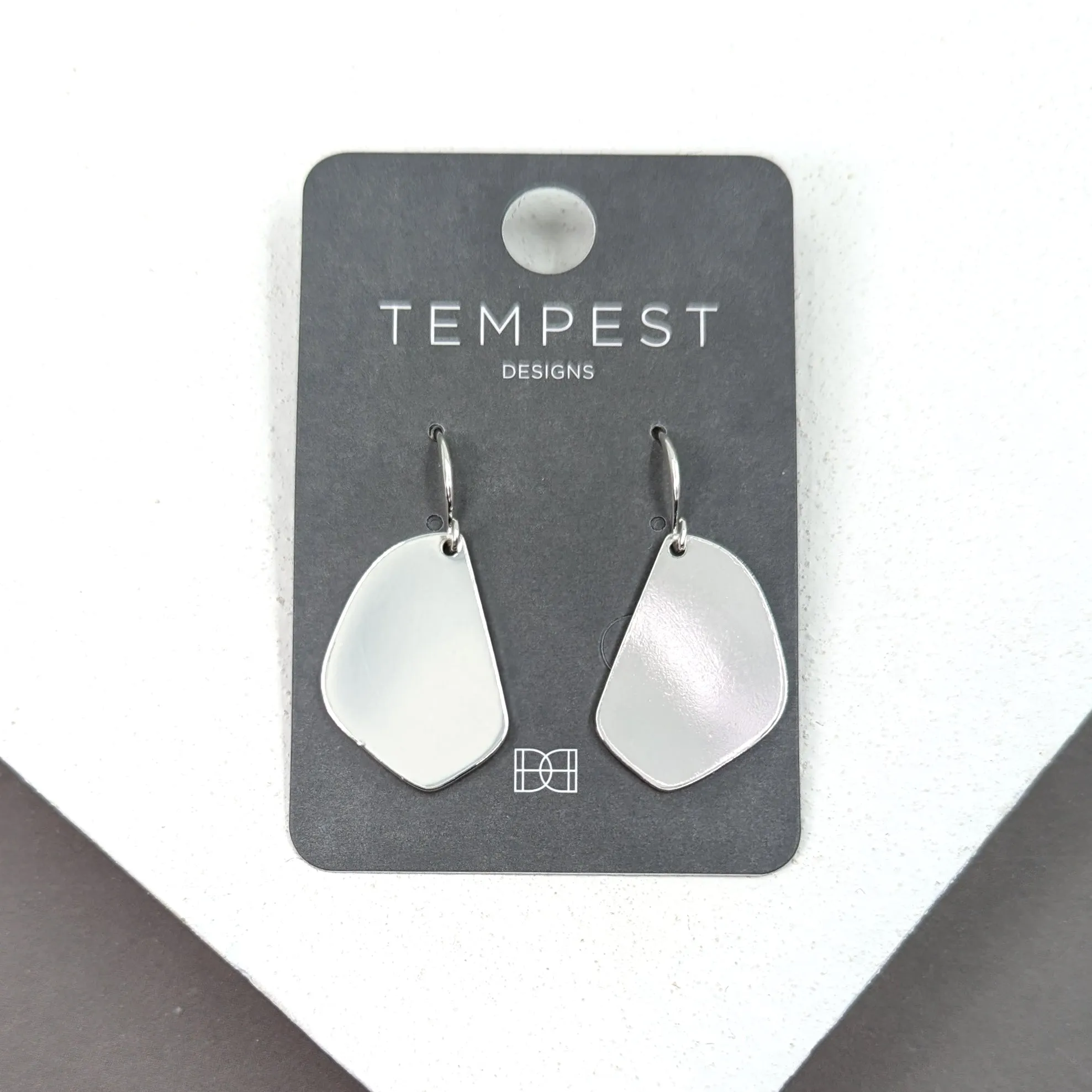Contemporary shape simple earrings