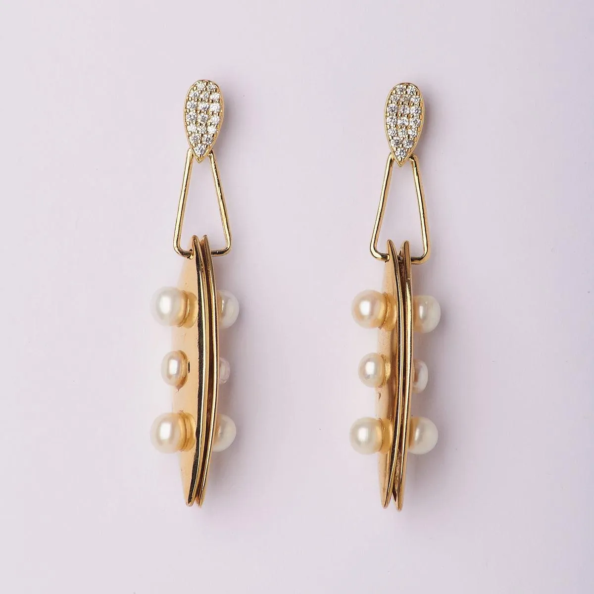 Fashionable Pearl Hanging Earring