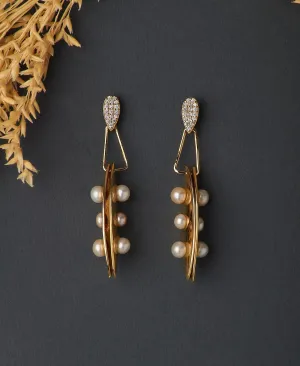 Fashionable Pearl Hanging Earring