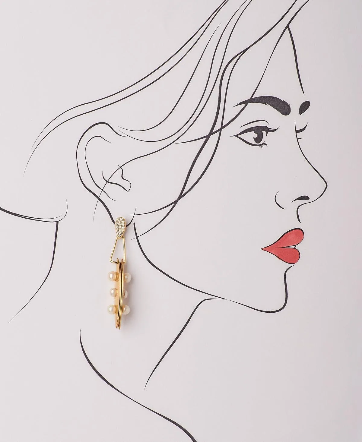 Fashionable Pearl Hanging Earring