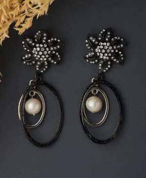 Fashionable Pearl Hanging Earrings