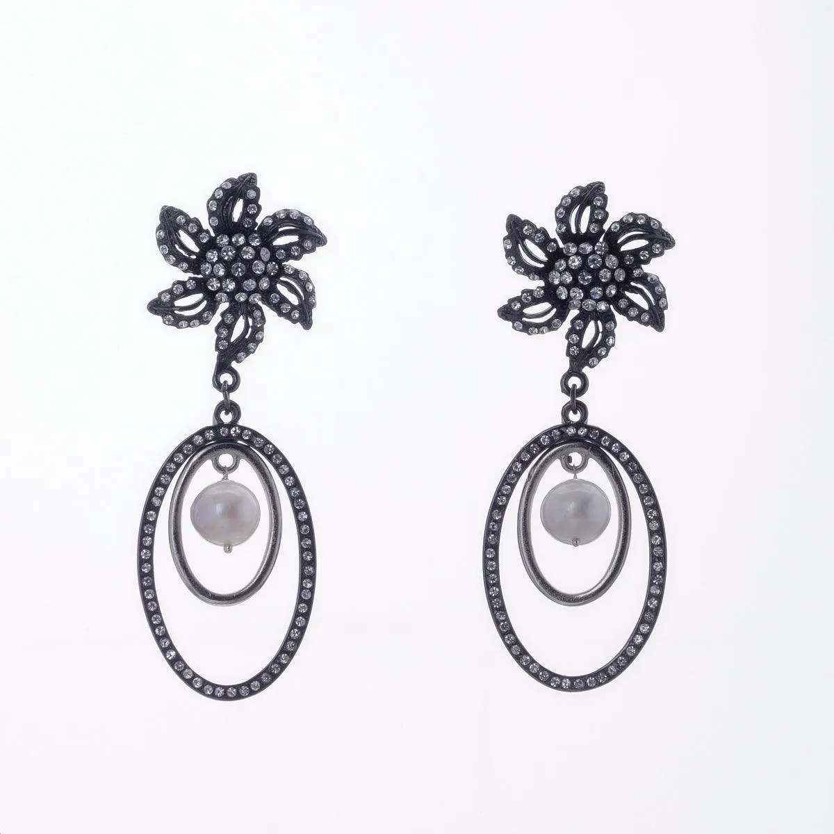 Fashionable Pearl Hanging Earrings