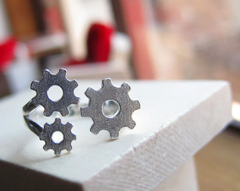 Gears in Hand Ring