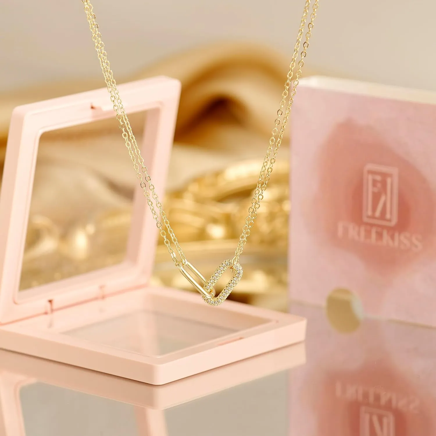 Gold Pendant Necklace for Women, Dainty Diamond Necklaces for Women Simple 14K Gold Plated Paperclip Choker Necklaces Cute Minimalist Open Oval Necklaces Gold Jewelry for Women Gifts