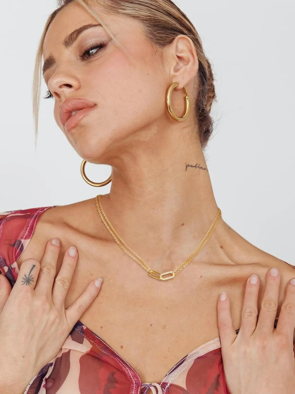 Gold Pendant Necklace for Women, Dainty Diamond Necklaces for Women Simple 14K Gold Plated Paperclip Choker Necklaces Cute Minimalist Open Oval Necklaces Gold Jewelry for Women Gifts