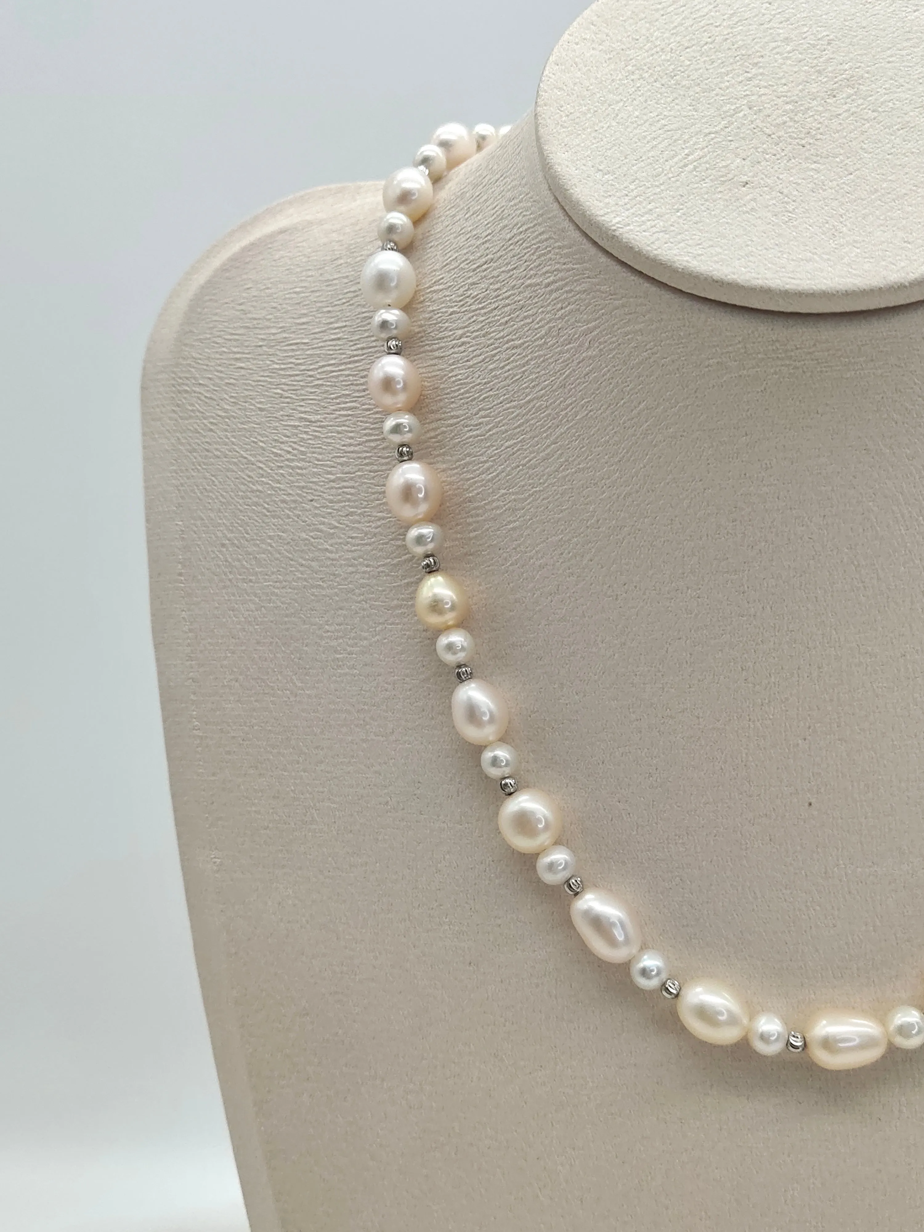 GRADIENT COLOUR  RICE SHAPE FRESHWATER PEARL NECKLACE