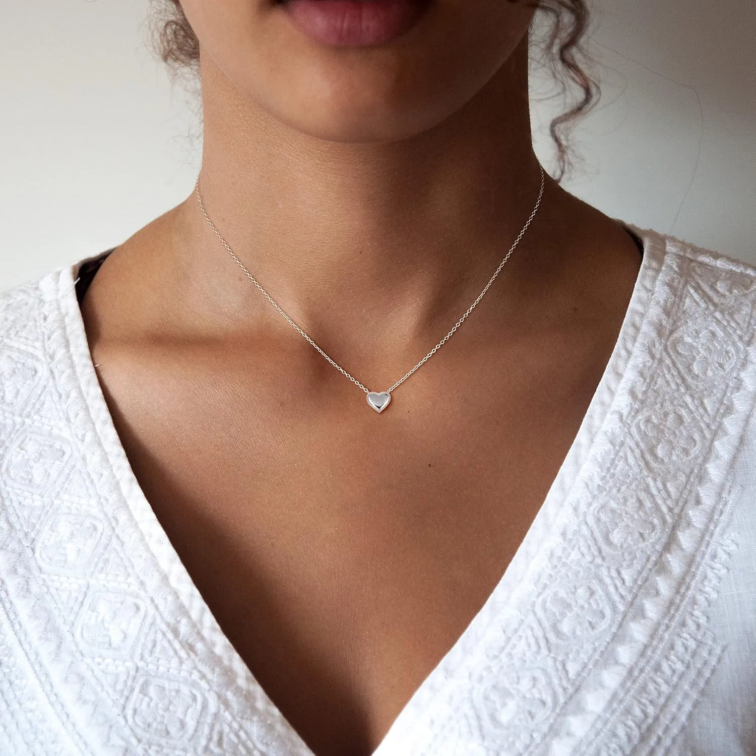 Heart Necklaces for Women, Dainty 14k Gold Necklace Silver Heart Necklace Simple Choker Necklaces for Women Trendy Jewelry Cute Christmas Gifts