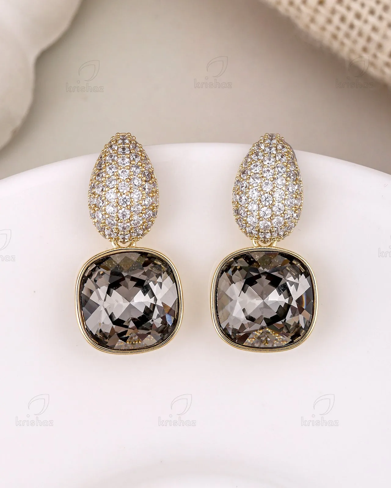 Joan Fashionable Dangler