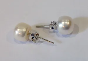 Medium Freshwater Pearl Studs