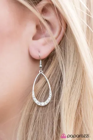 Paparazzi Earring ~ Kiss The Girl - White