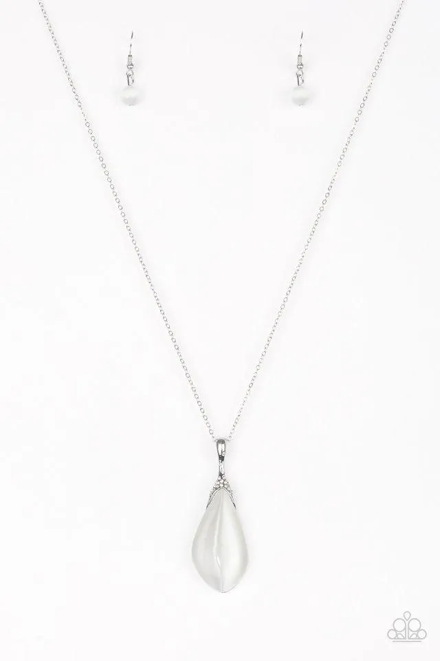 Paparazzi Necklace ~ Friends In GLOW Places - White