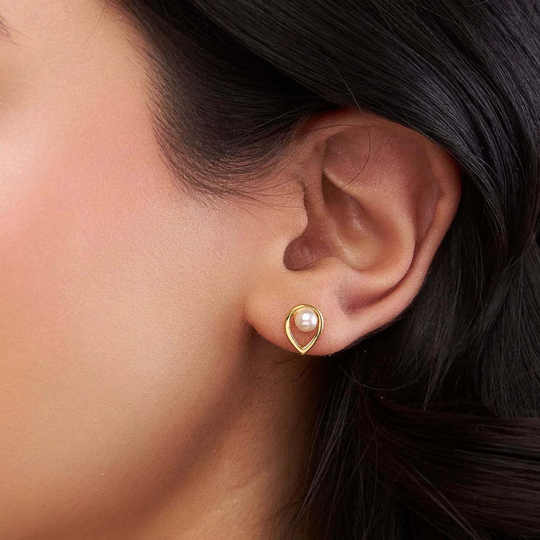 Pear-Shaped Mother of Pearl Stud