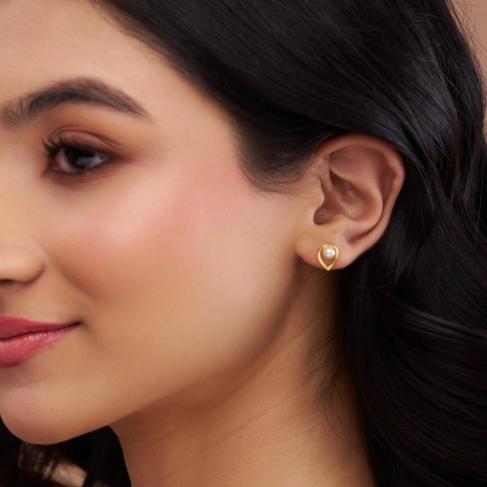 Pear-Shaped Mother of Pearl Stud