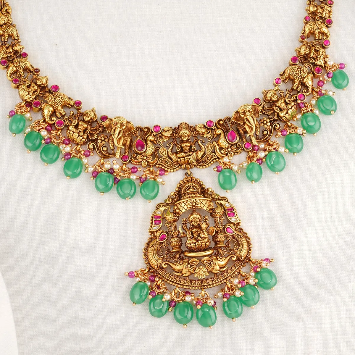 Sarintha Short Necklace Set