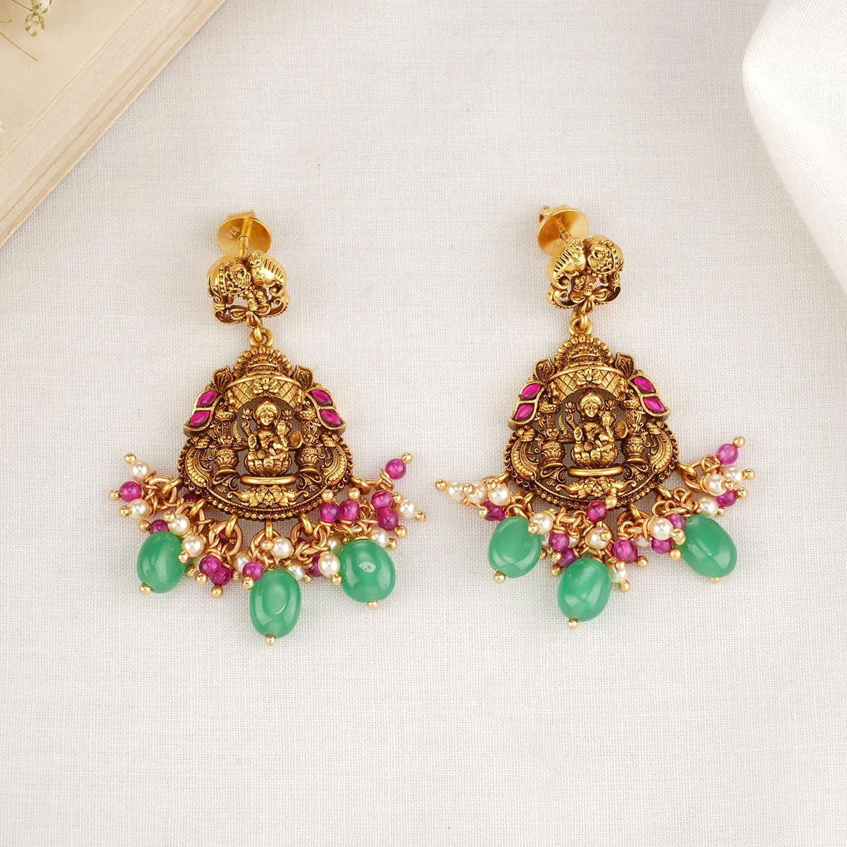 Sarintha Short Necklace Set