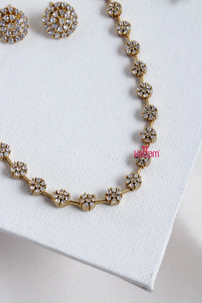 Simple AD White Floral Choker