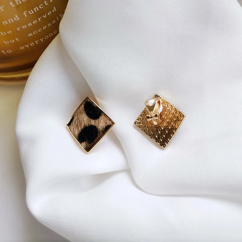 Simple geometric square earrings