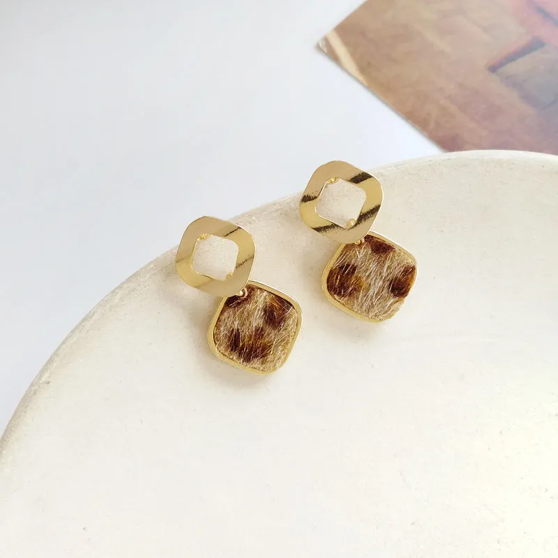 Simple geometric square earrings