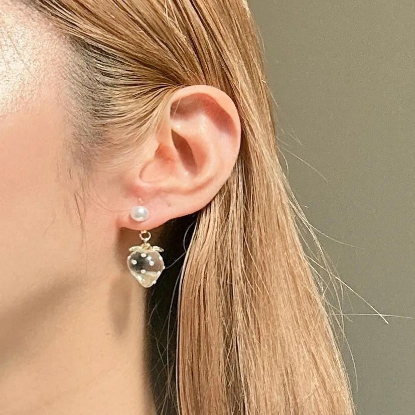 Simple Strawberry Pierced earrings and Clip-on earrings