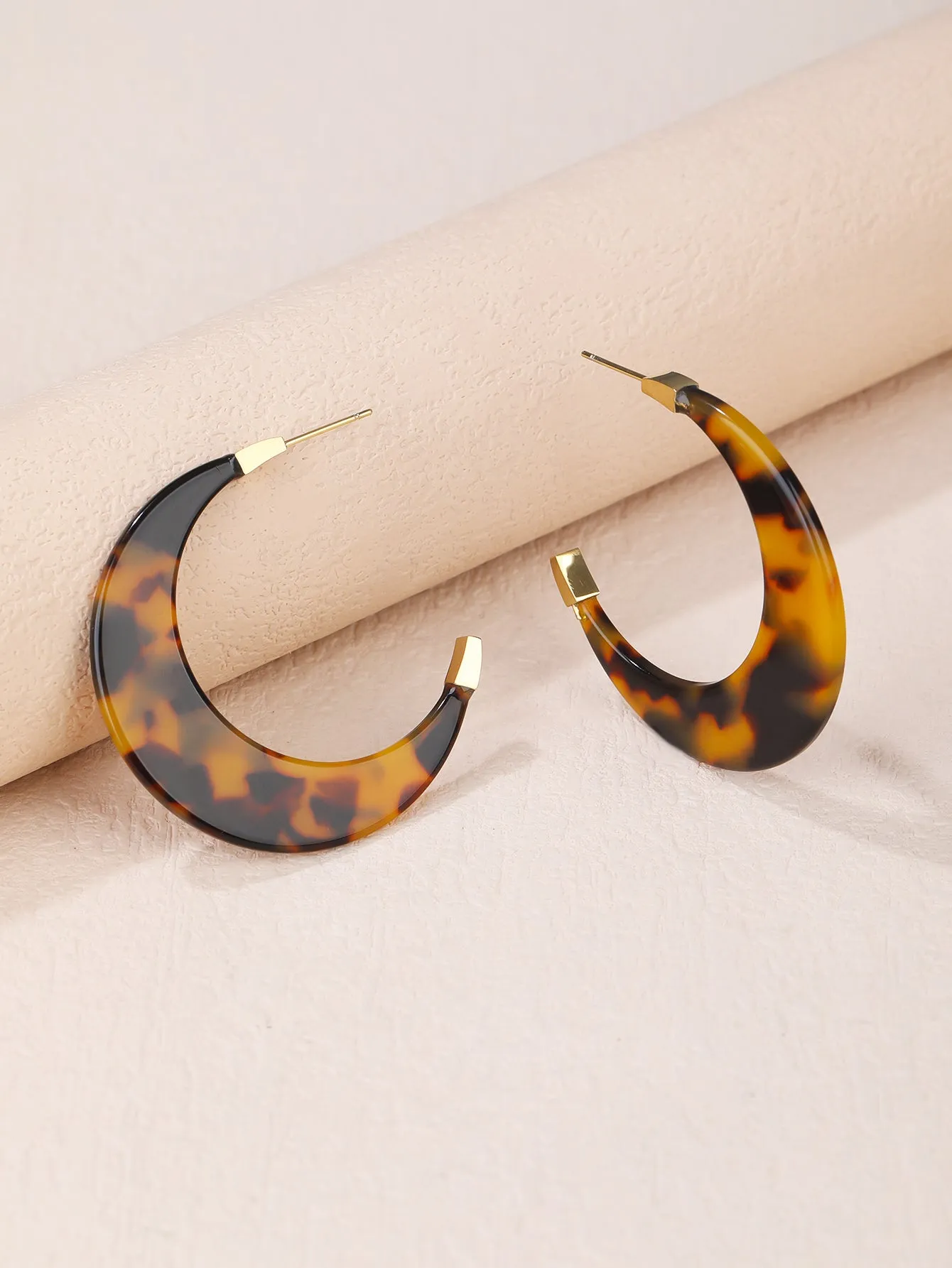 Stainless Steel 18K Gold Plated Leopard Print Crescent Moon Acrylic Earrings - Personalized, Fashionable, and Versatile Summer Style - Perfect for Everyday Looks!
