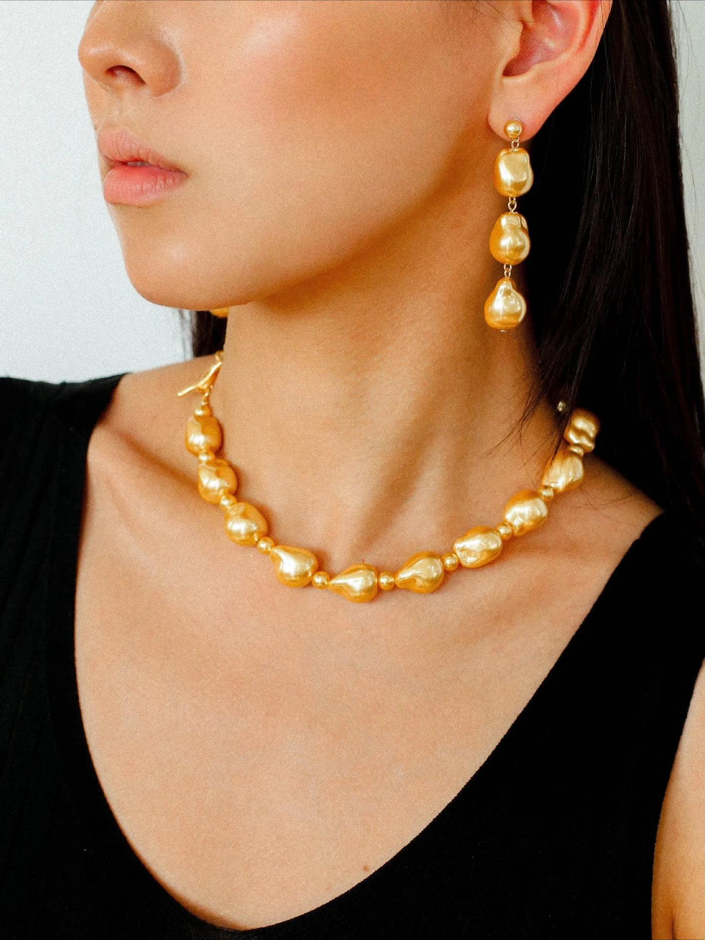 Stylish Baroque Pearl and Bead Beaded Necklace with OT Clasp
