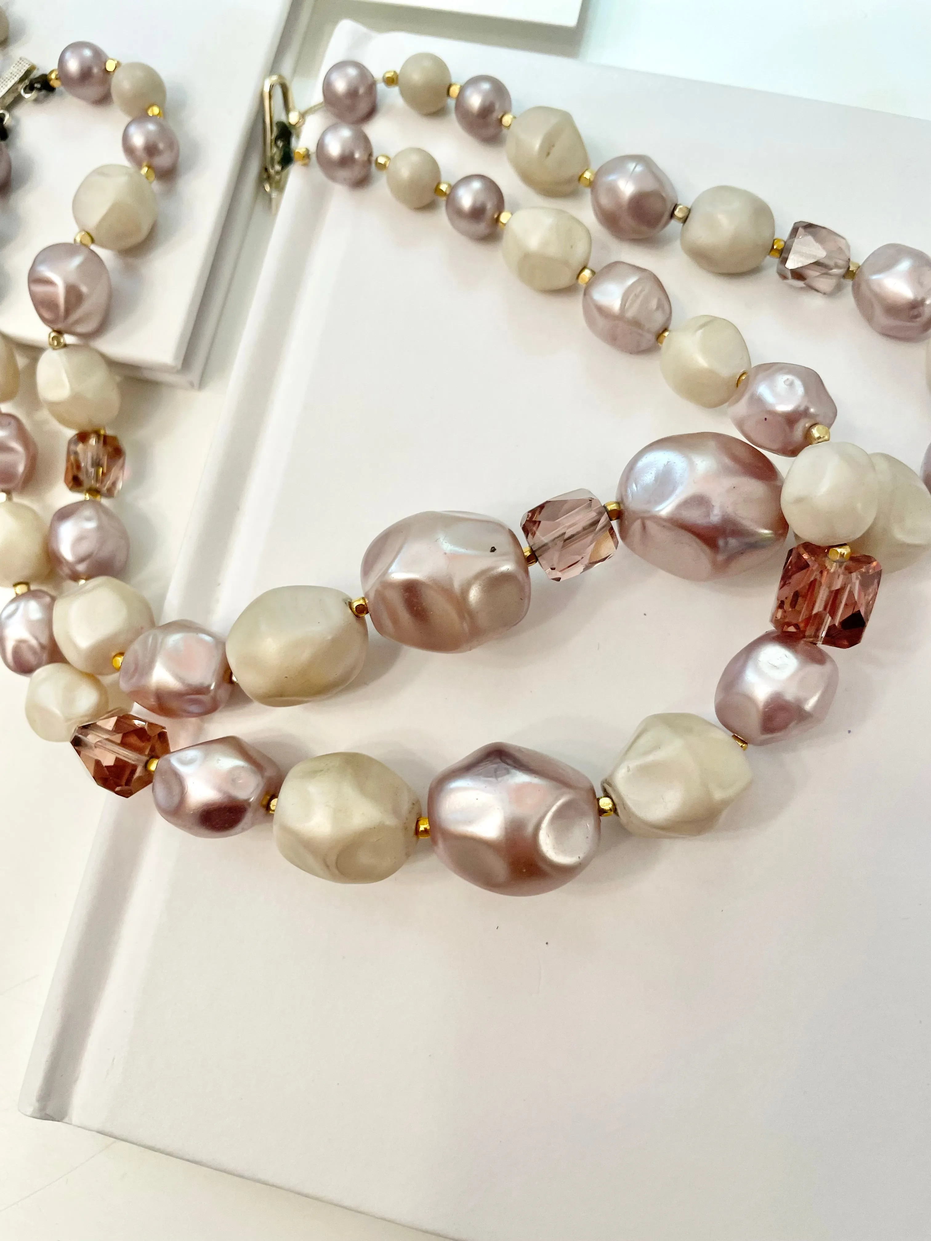 Vintage classy 1960's faux baroque pearl multi stone necklace... so feminine!