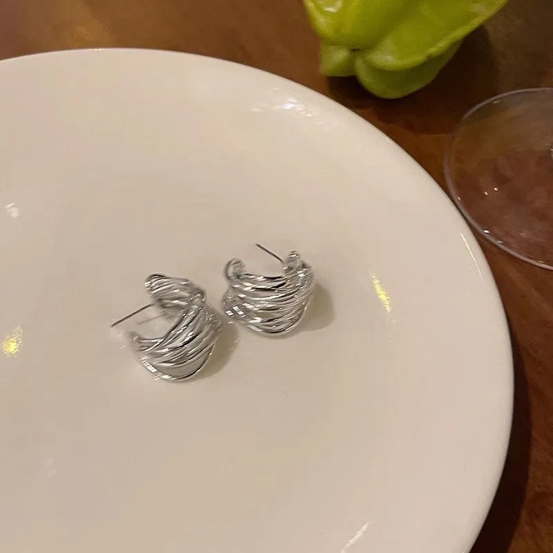 Wholesale Wrapped C-shaped fashionable earrings